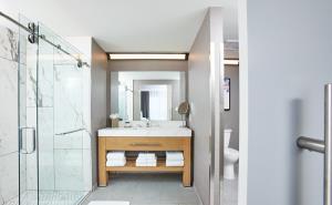 Full Bathroom - King Suite