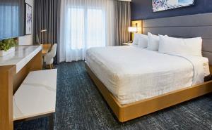 Bed - Junior King Suite 